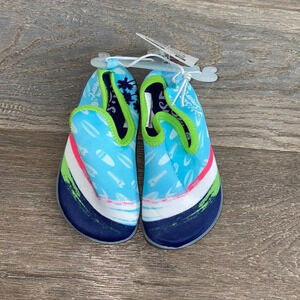 Hi-top water shoes​